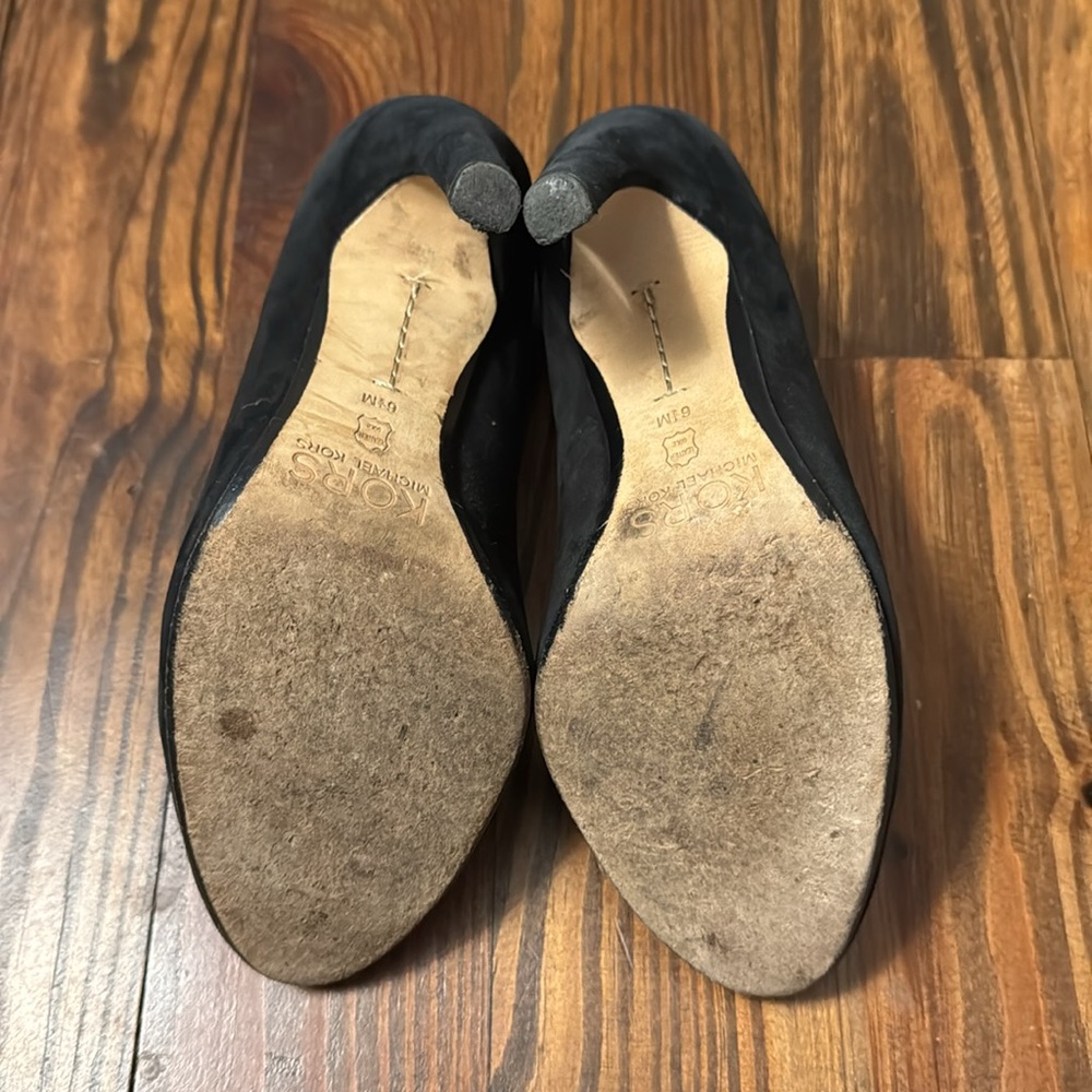 Michael Kors Black Suede 4” Heels Size 6.5 - Picture 5 of 6